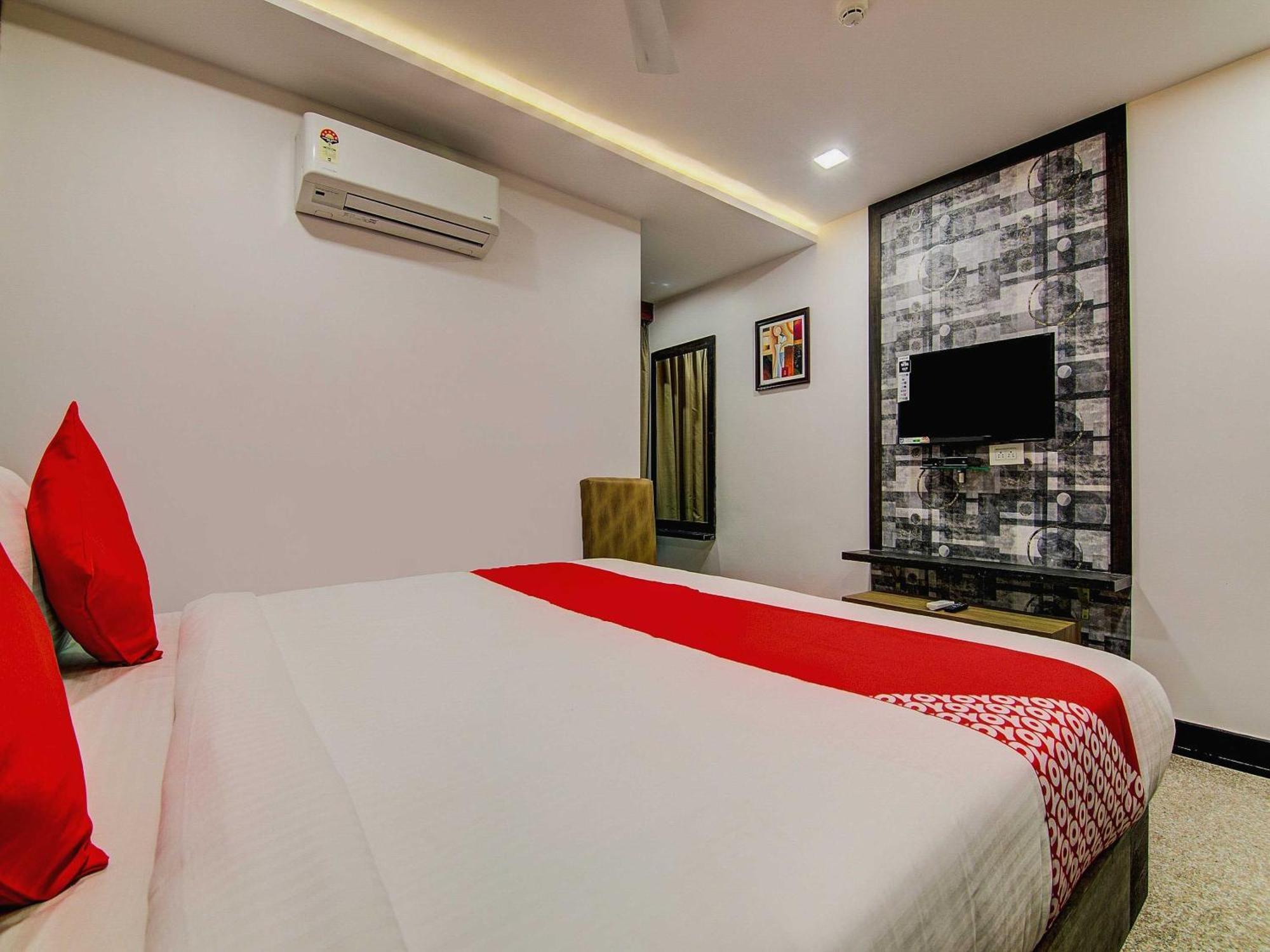 Capital O Pratibha Grand Hotel